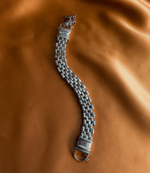 Medium D snaffle chain bracelet.