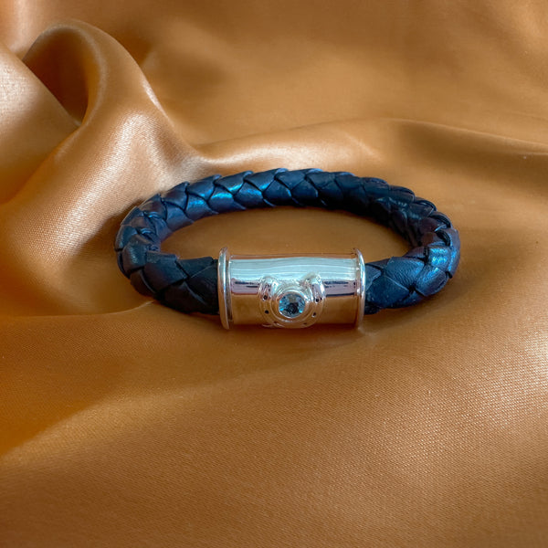 Silver barrel clasp with leather and stone